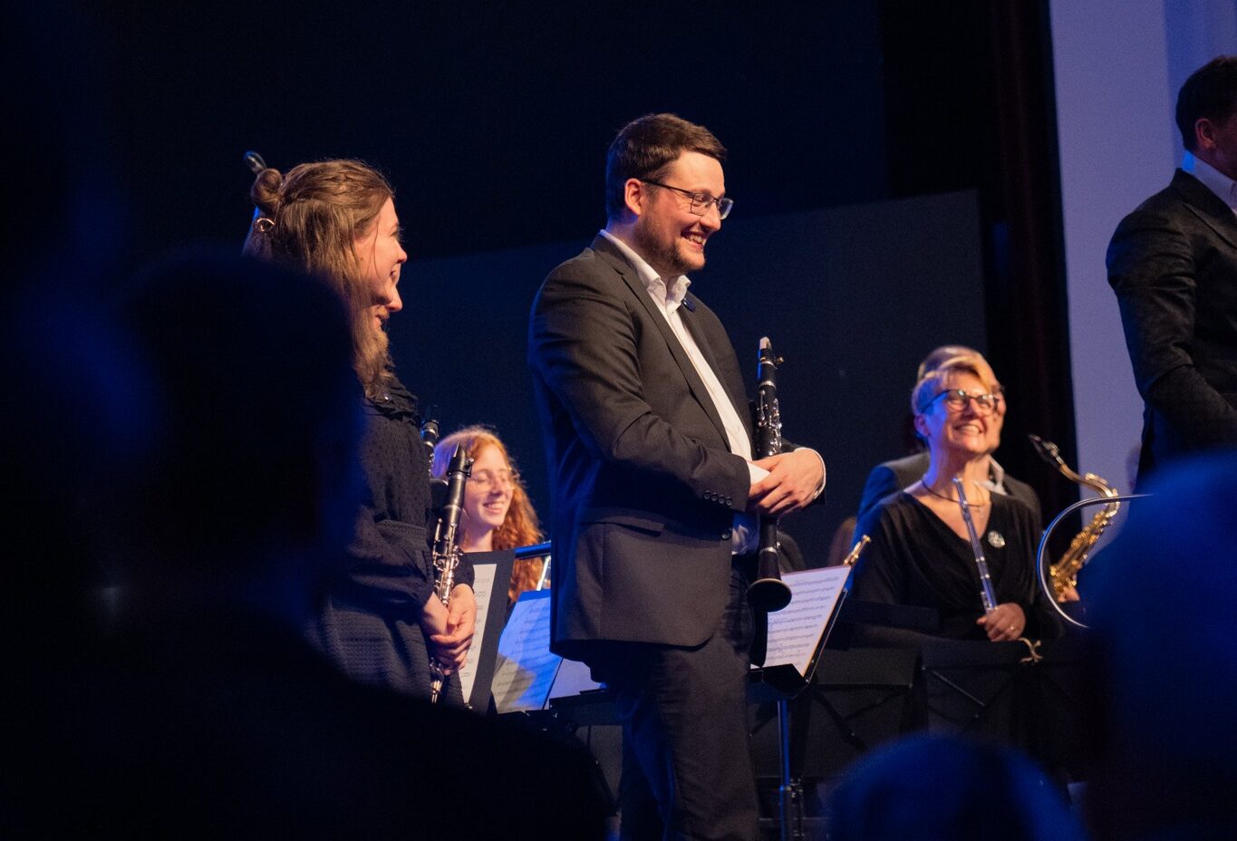 Musiker und Musikerinnen wärend des Konzerts