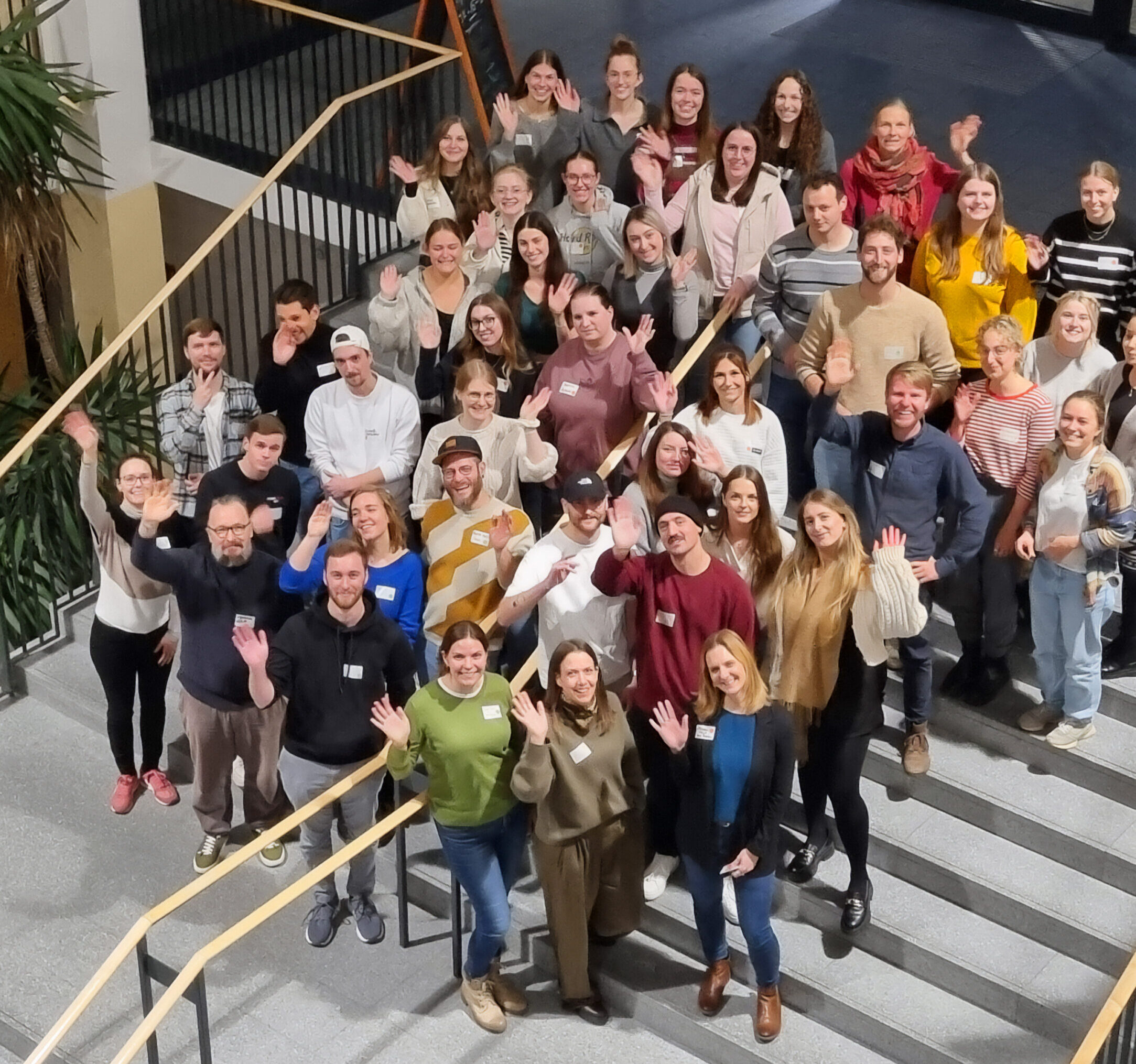 sliderimage-Studierende und Lehrende der Uni Koblenz, HS Koblenz und HS Geisenheim beim gemeinsamen Auftaktworkshop zur Ideenentwicklung für einen Hochschulpavillon. Foto: Lilly Stroner