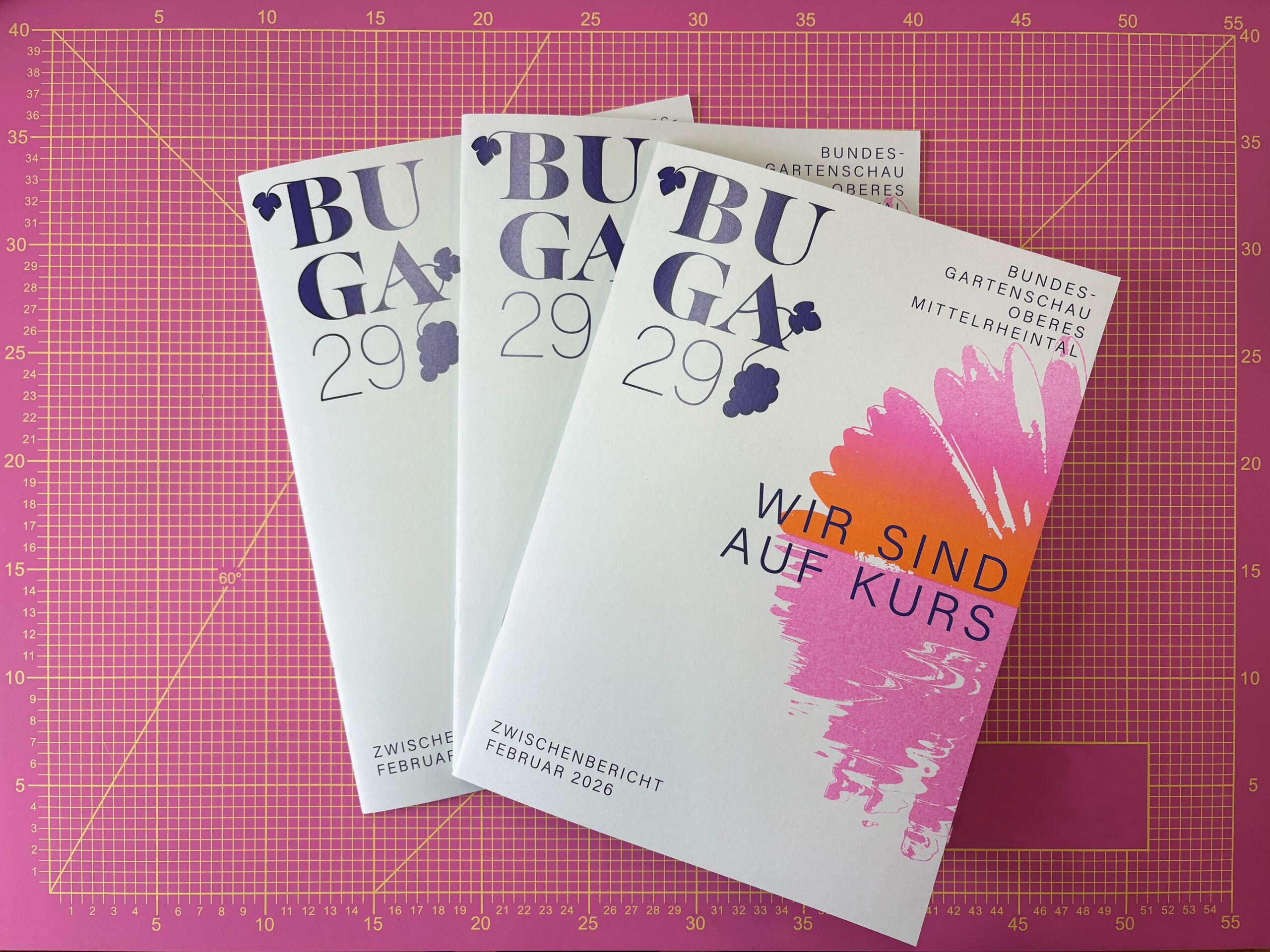 drei Broschüren "Wir sind auf Kurs"