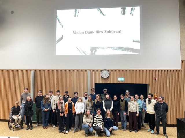 sliderimage-Im Rahmen des Wahlprojekts „Klimagerechtes Entwerfen" entwickelten Studierende der Hochschule Geisenheim University Konzepte für die Freianlagenplanung am Umweltbahnhof Bingen. Foto: Ole Saß