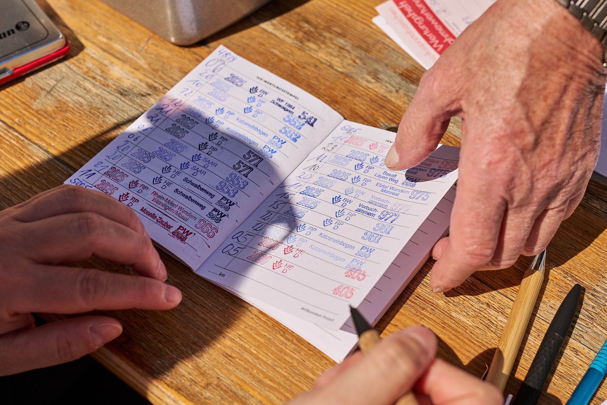 sliderimage-Stempelheft für die DVV-Wanderungen (Foto: Jano Wlachopulos)