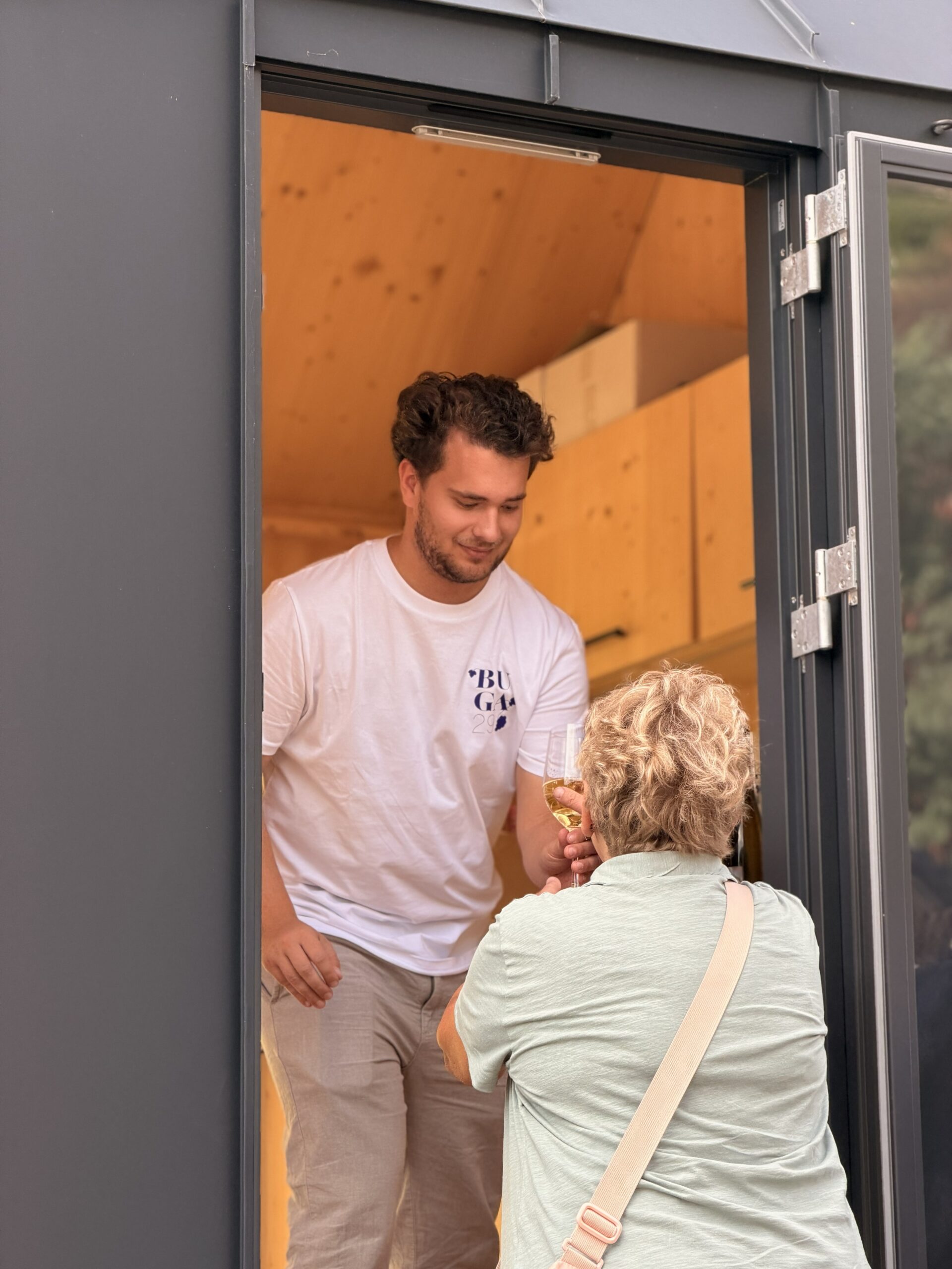 sliderimage-Information und Begegnung in entspannter Atmosphäre: Auch kostenfreie Getränke gehörten zum Rahmenprogramm der Roadshow.
Foto: BUGA29