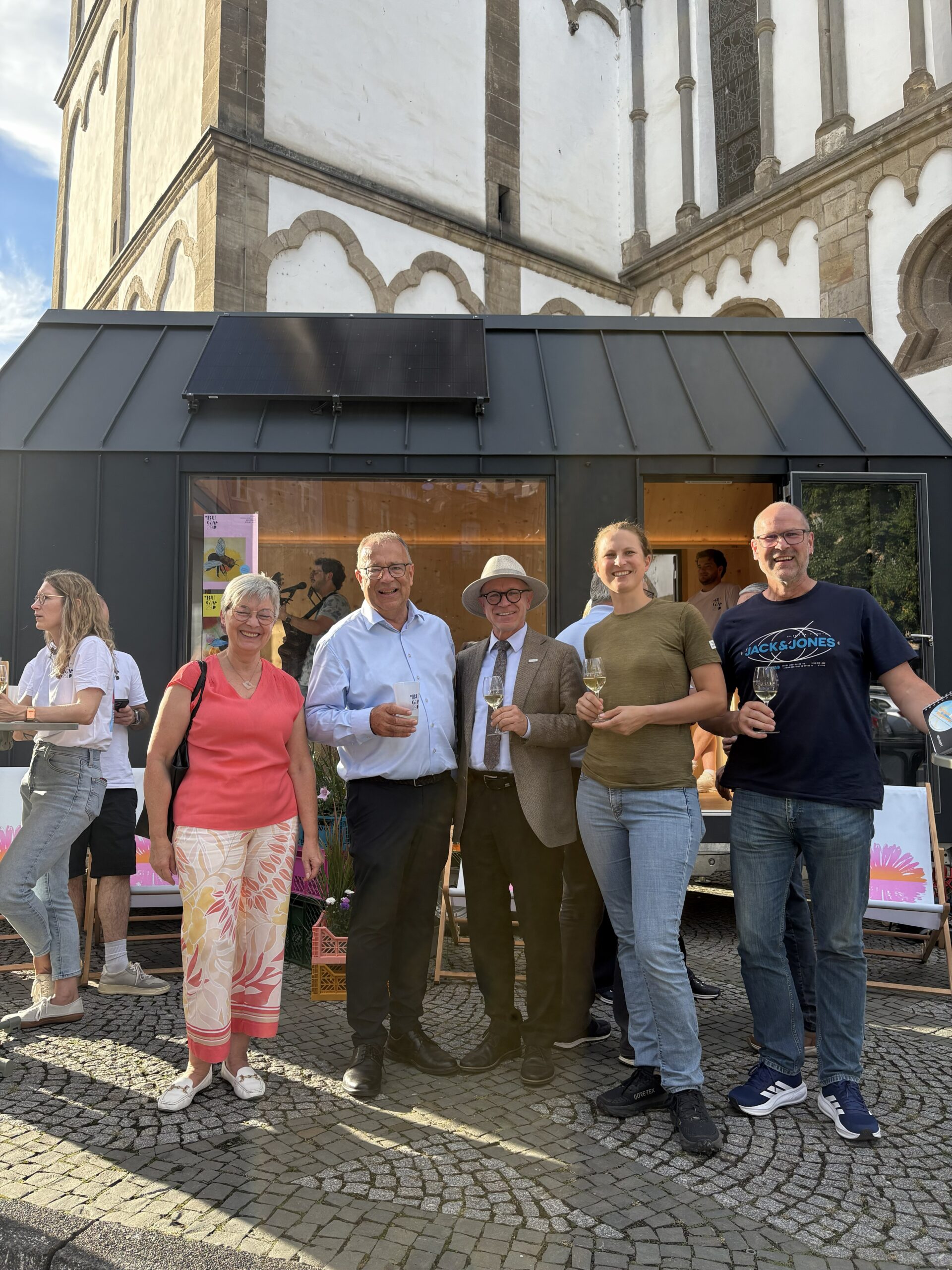 sliderimage-Vertreterinnen und Vertreter aus der Region und das BUGA-Team bei einer Station der Roadshow 2026. Foto: BUGA29